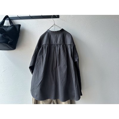 画像6: prit サテンダブルストライプ スタンドカラーギャザーブラウス【クリックポスト（185円）発送可能】