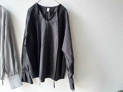 画像4: nouvelles du paradis ミニチェックドライワッシャー チョーカーネックブラウス【クリックポスト（185円）発送可能】