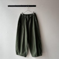 prit バックサテン 裾ダーツベイカーパンツ 
