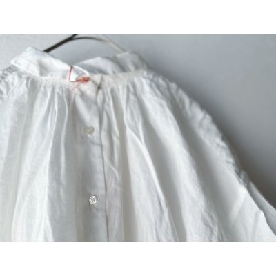 画像6: Veritecoeur バックボタンブラウス