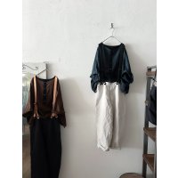 Vlas Blomme L/C Buff テーパードパンツ (unisex)