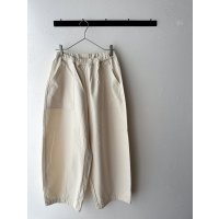 prit バックサテン 裾ダーツベイカーパンツ