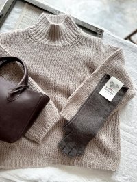 Véritécoeur ハンドニットハイネックプルオーバー