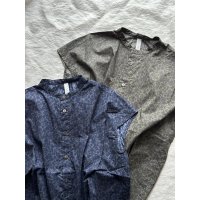 prit 80/1ローンボタニカルプリント スリーブレススタンドカラーシャツ【クリックポスト（185円）発送可能】