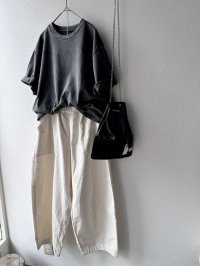 prit バックサテン 裾ダーツベイカーパンツ