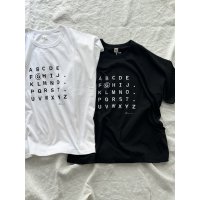 (g) TENJIKU PRINT Tee ALPHABET