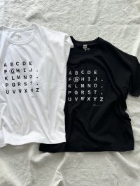 (g) TENJIKU PRINT Tee ALPHABET
