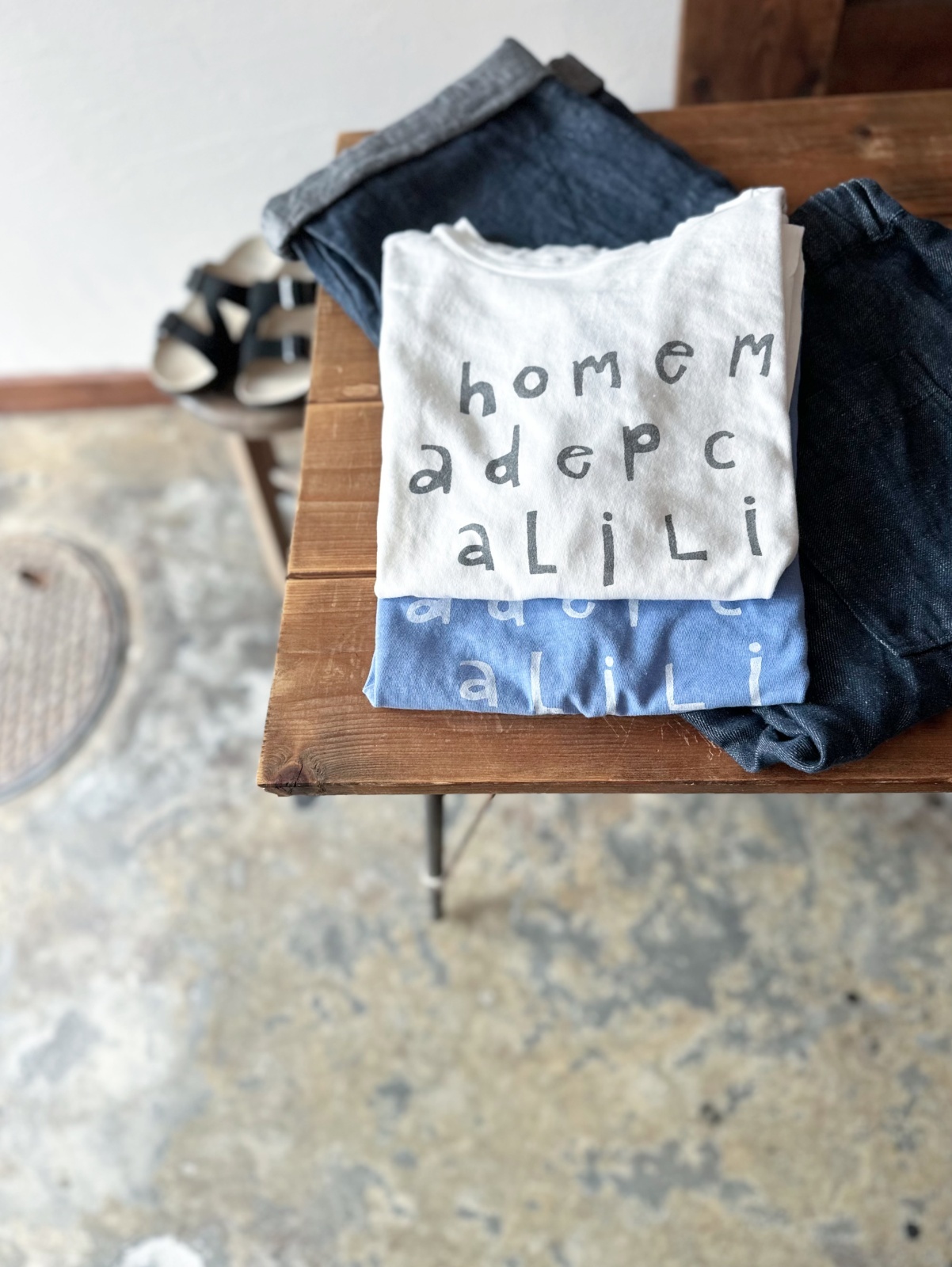 NATURAL LAUNDRY シャンカールミニモックフォントTシャツ