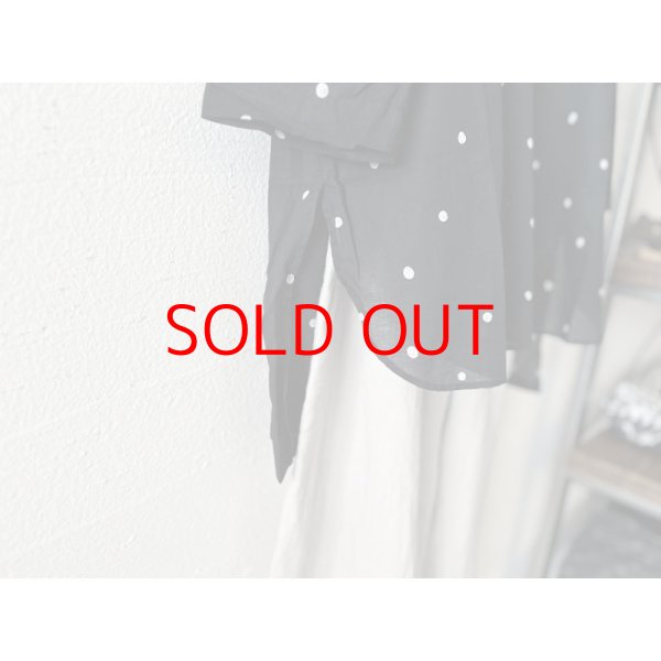 画像2: prit 40/1綿麻平織ドットプリント スタンドカラーギャザースモック (2)