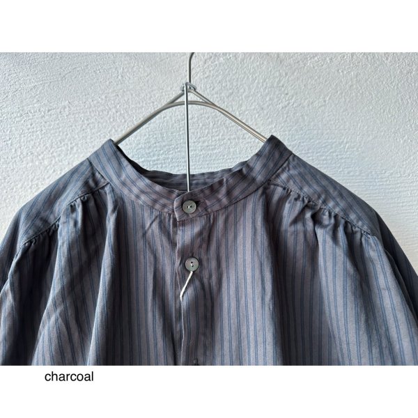 画像4: prit サテンダブルストライプ スタンドカラーギャザーブラウス【クリックポスト（185円）発送可能】 (4)