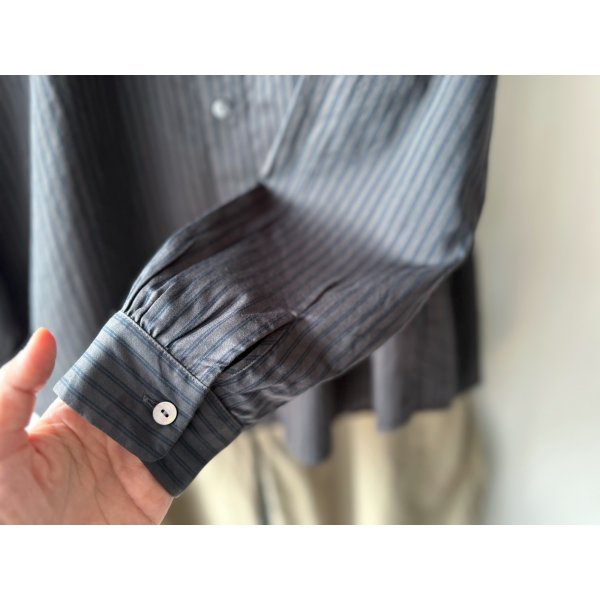 画像5: prit サテンダブルストライプ スタンドカラーギャザーブラウス【クリックポスト（185円）発送可能】 (5)