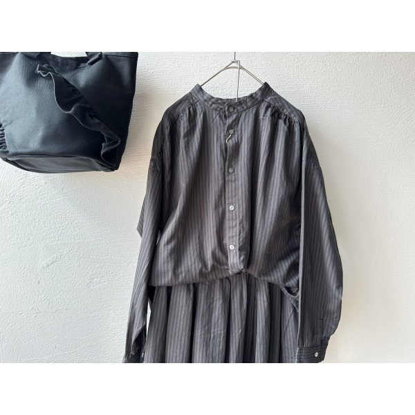 画像9: prit サテンダブルストライプ スタンドカラーギャザーブラウス【クリックポスト（185円）発送可能】 (9)