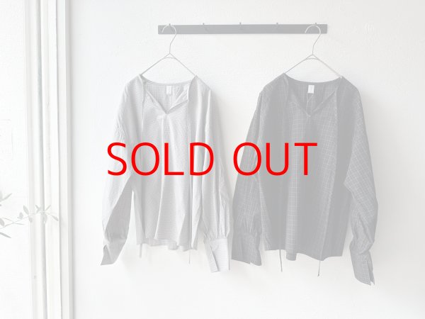 画像1: nouvelles du paradis ミニチェックドライワッシャー チョーカーネックブラウス【クリックポスト（185円）発送可能】 (1)