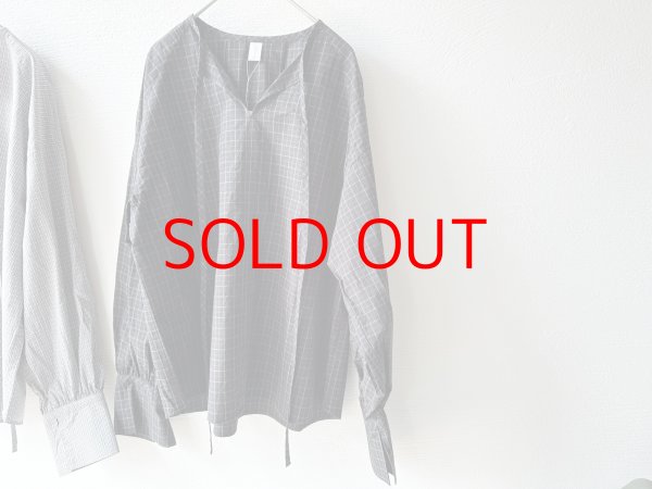 画像4: nouvelles du paradis ミニチェックドライワッシャー チョーカーネックブラウス【クリックポスト（185円）発送可能】 (4)