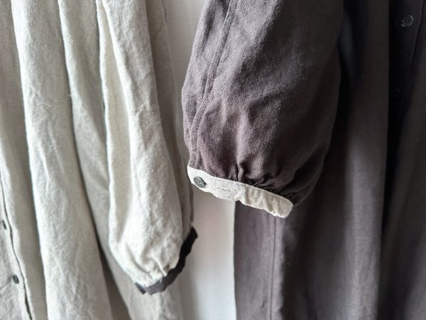 画像15: Luminaes ベルギーリネンキャンバス チビ襟バイカラーギャザーOP (15)