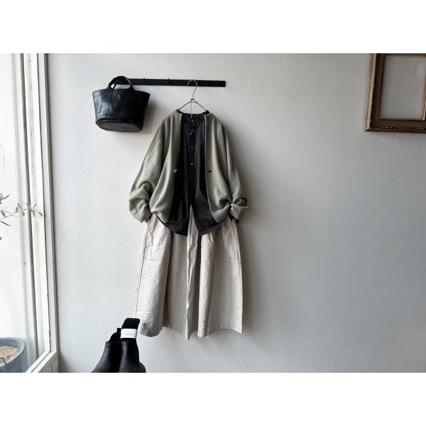 画像2: prit サテンダブルストライプ スタンドカラーギャザーブラウス【クリックポスト（185円）発送可能】 (2)