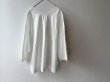 画像4: grin オーガニックアンド天竺 VレースTシャツ (4)