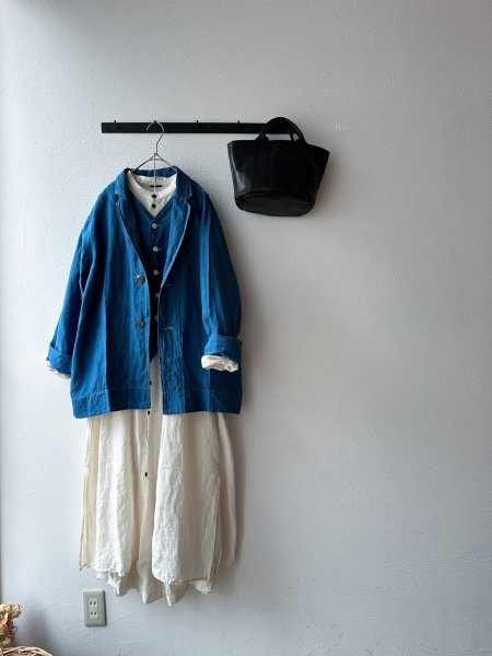 画像2: Luminaes 藍染リネンロングジャケット (2)