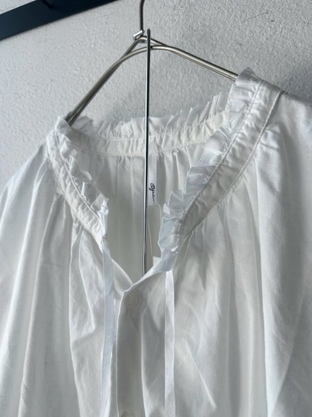 画像3: grin キャンブリックフリルノースリシャツ【クリックポスト（185円）発送可能】 (3)