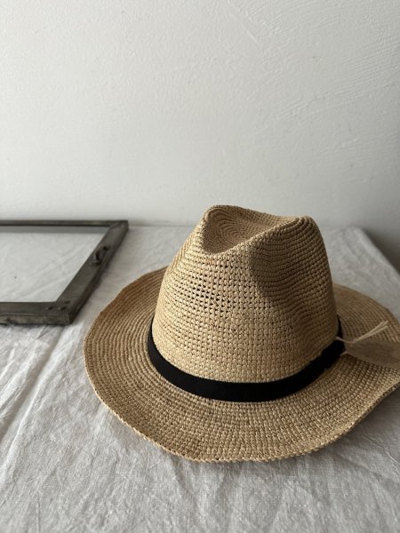 画像1: Made in Mada  ELYA ラフィアハット　 NATURAL 革黒ベルト付 (1)