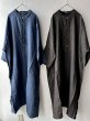 画像3: Véritécoeur 墨染めリネンヘンリーネックワンピース (3)